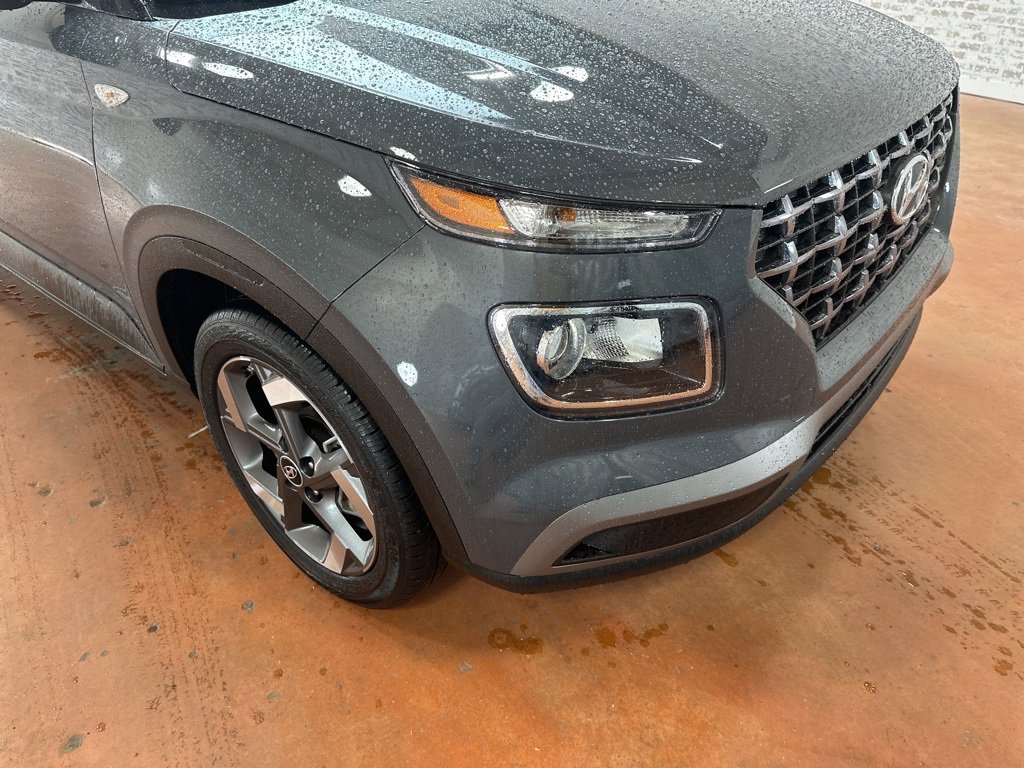 Certified 2025 Hyundai Venue SEL image 9