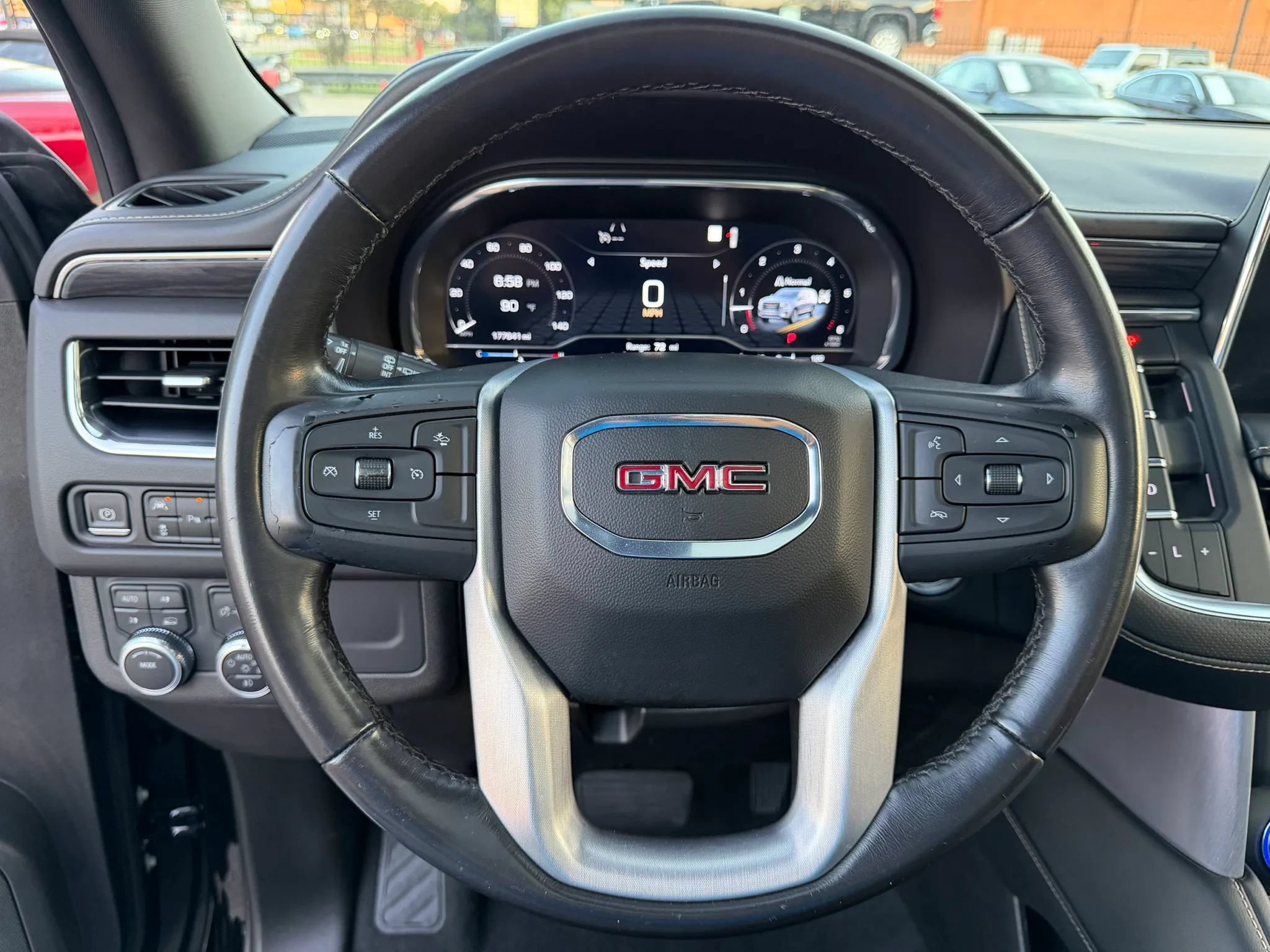 Used 2023 GMC Yukon XL SLT AWD/4WD image 33