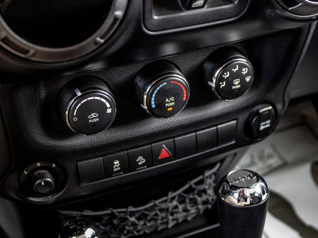 Used 2012 Jeep Wrangler Unlimited Sport AWD/4WD image 31