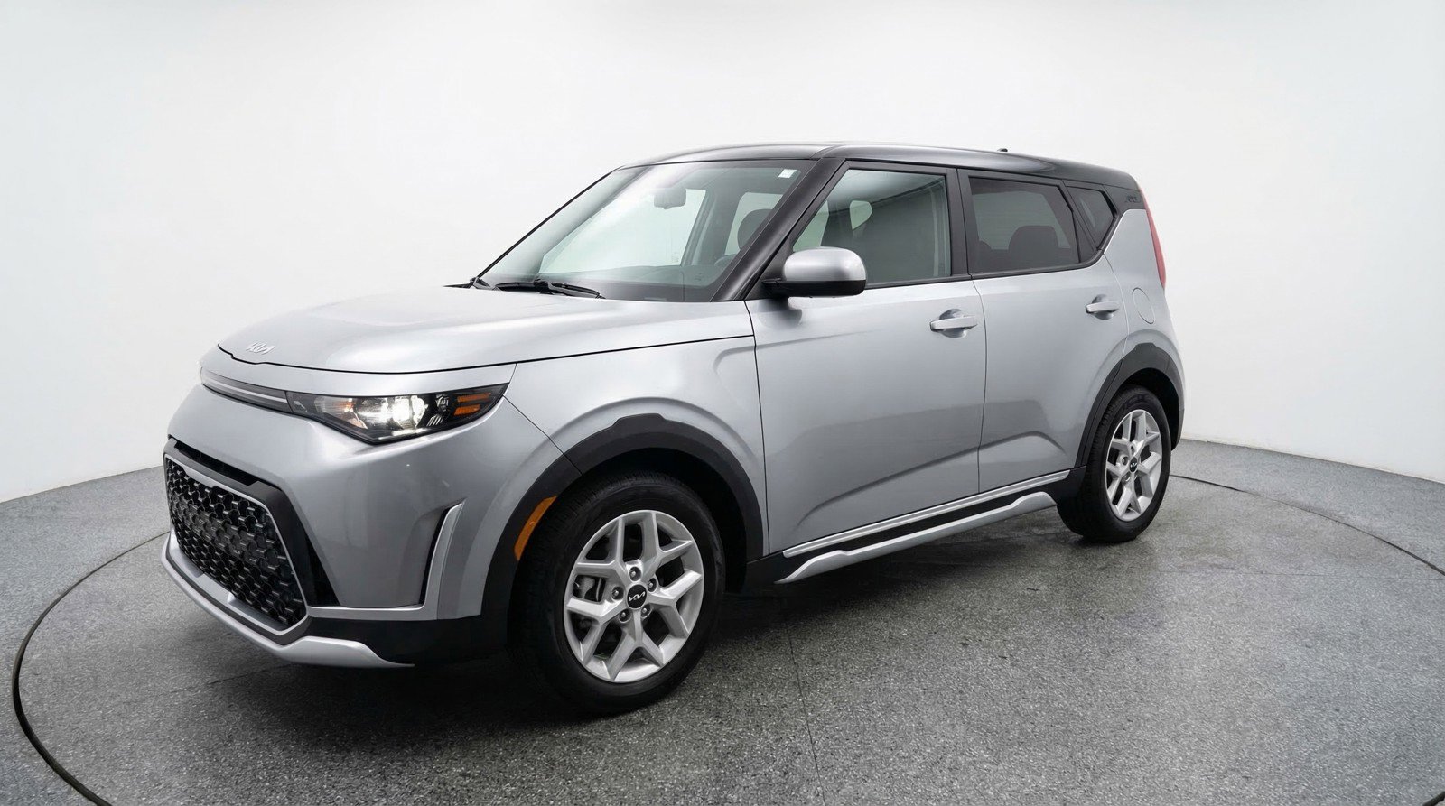 Used 2025 Kia Soul LX w/ LX Technology Package FWD image 3