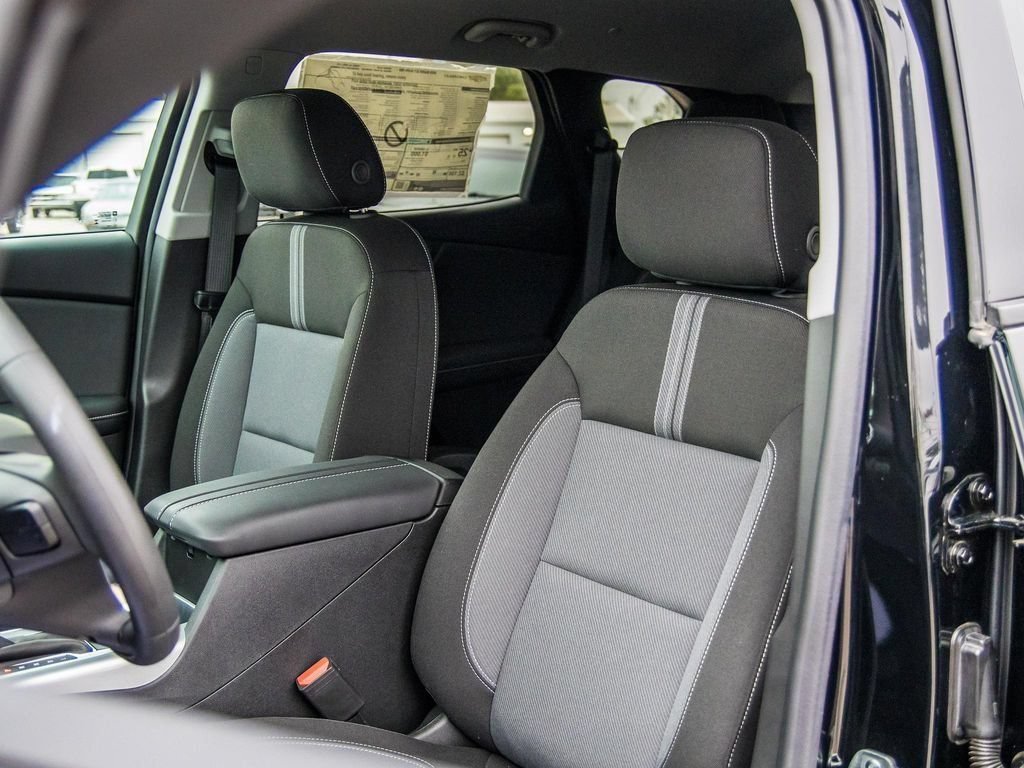 New 2025 Chevrolet Blazer LT w/ Convenience Package FWD image 39