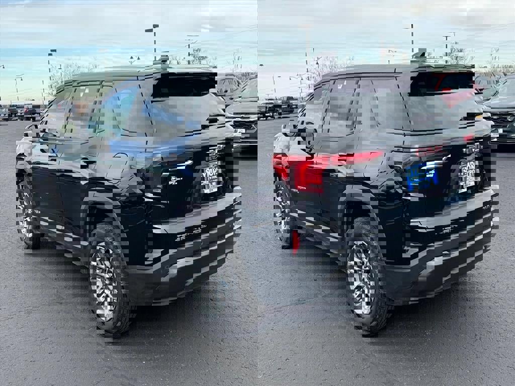 Used 2025 GMC Terrain Elevation image 3