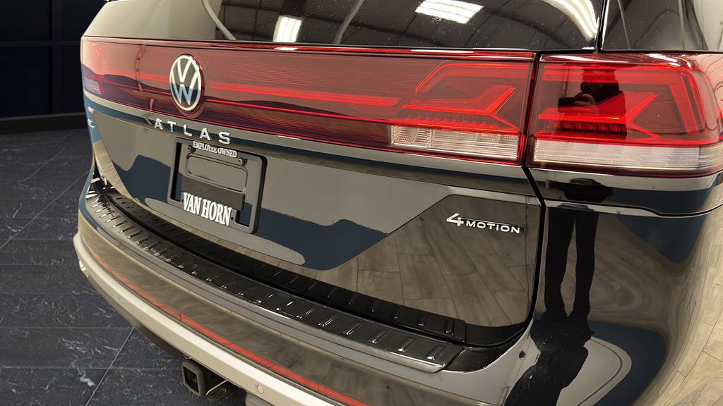 Used 2024 Volkswagen Atlas Peak Edition SEL AWD/4WD image 39