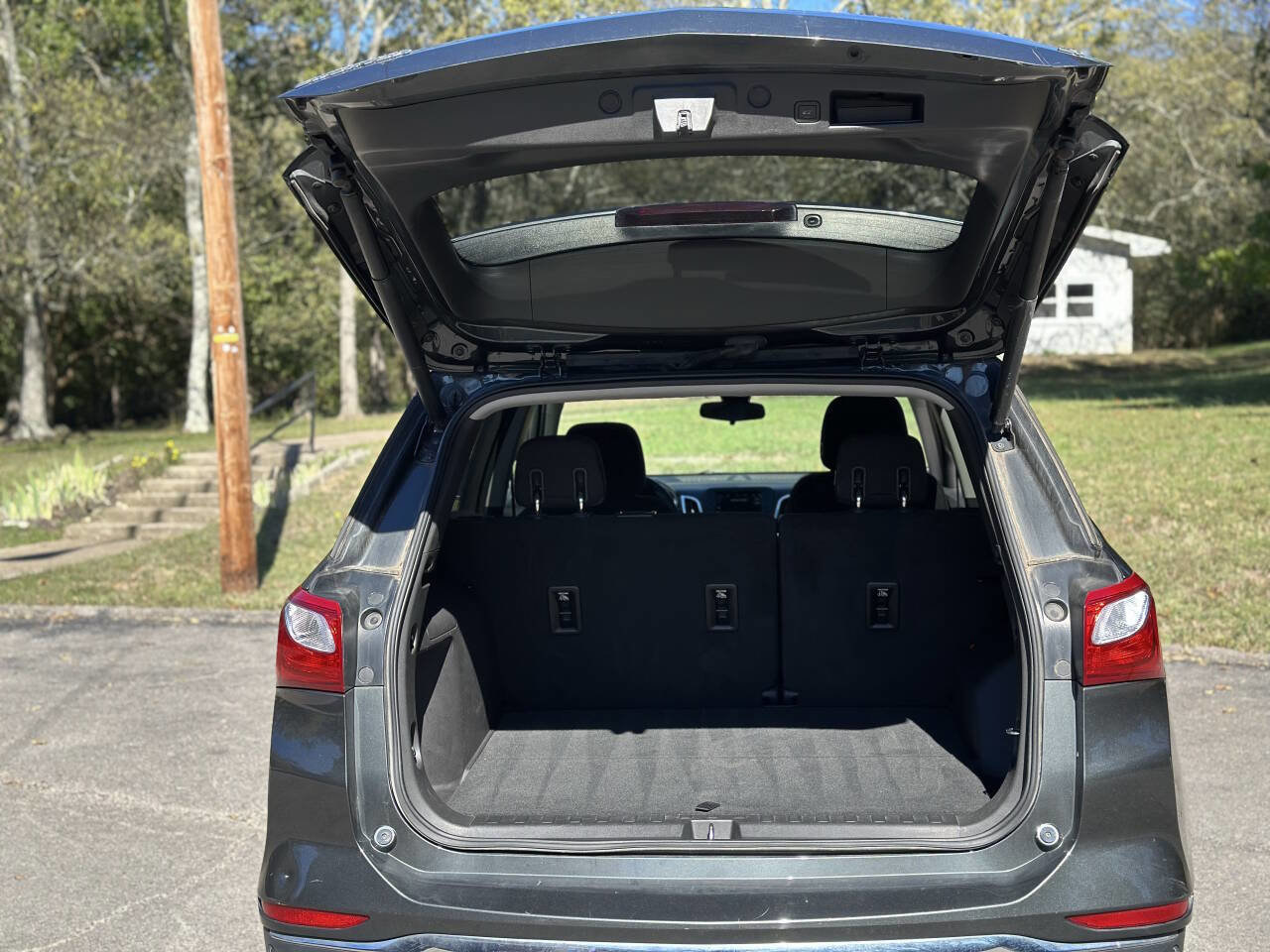 Used 2019 Chevrolet Equinox LT w/ Driver Convenience Package image 10