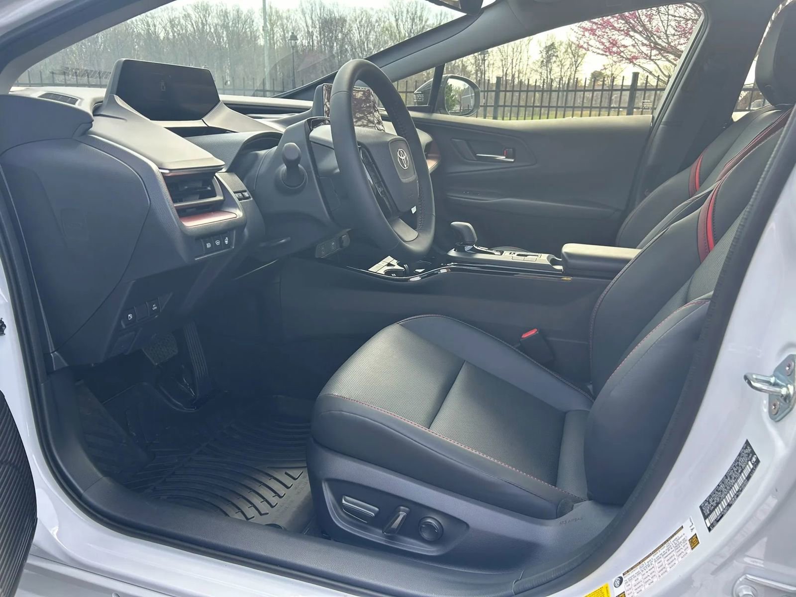 Used 2026 Toyota Prius Plug-In Hybrid FWD image 28