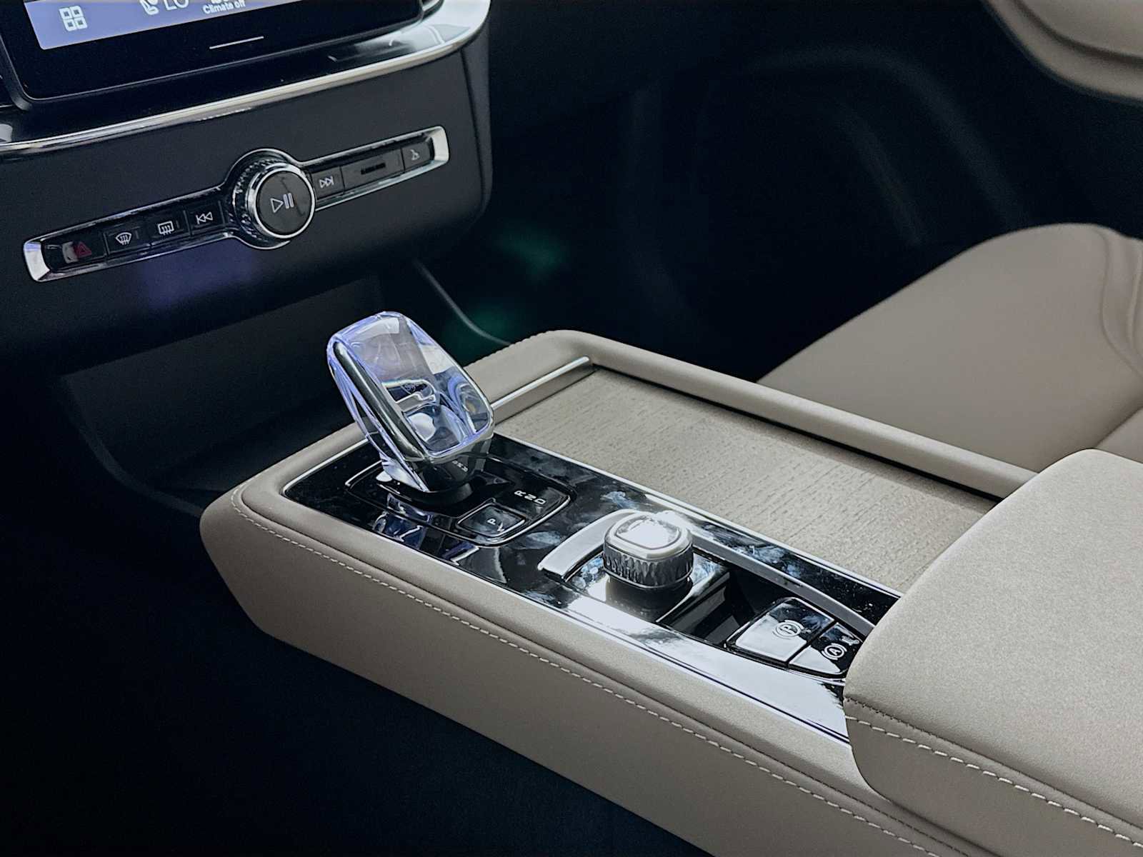 New 2026 Volvo XC90 B5 Plus image 16