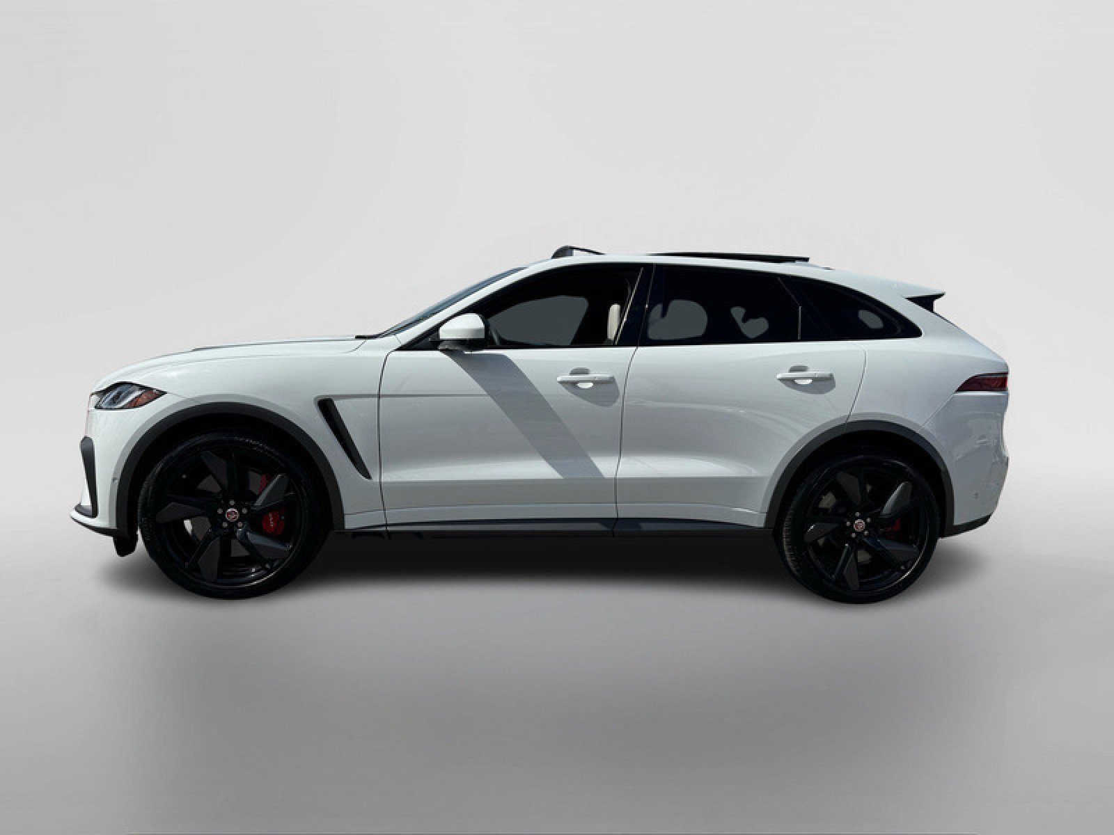 Used 2023 Jaguar F-PACE SVR image 2