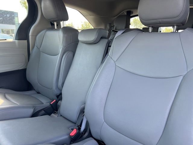 Used 2024 Toyota Sienna XLE image 33