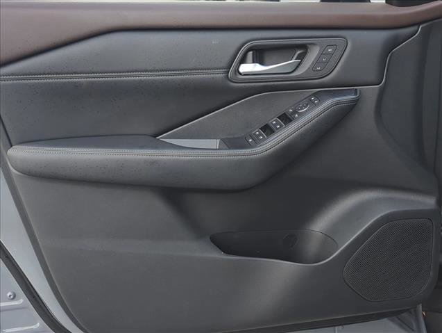 Used 2022 Nissan Rogue SL w/ SL Premium Package image 17