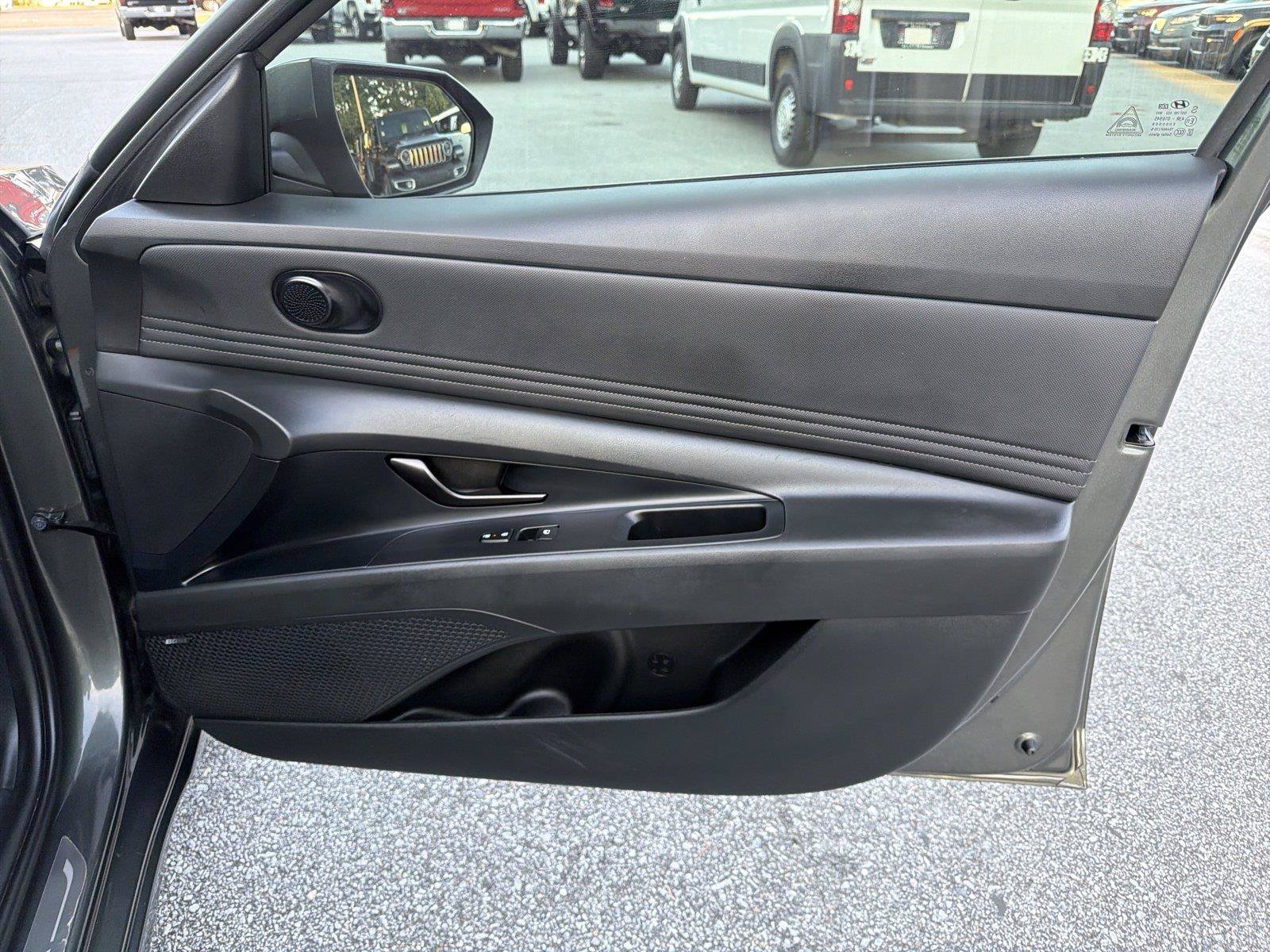 Used 2024 Hyundai Elantra Limited FWD image 13