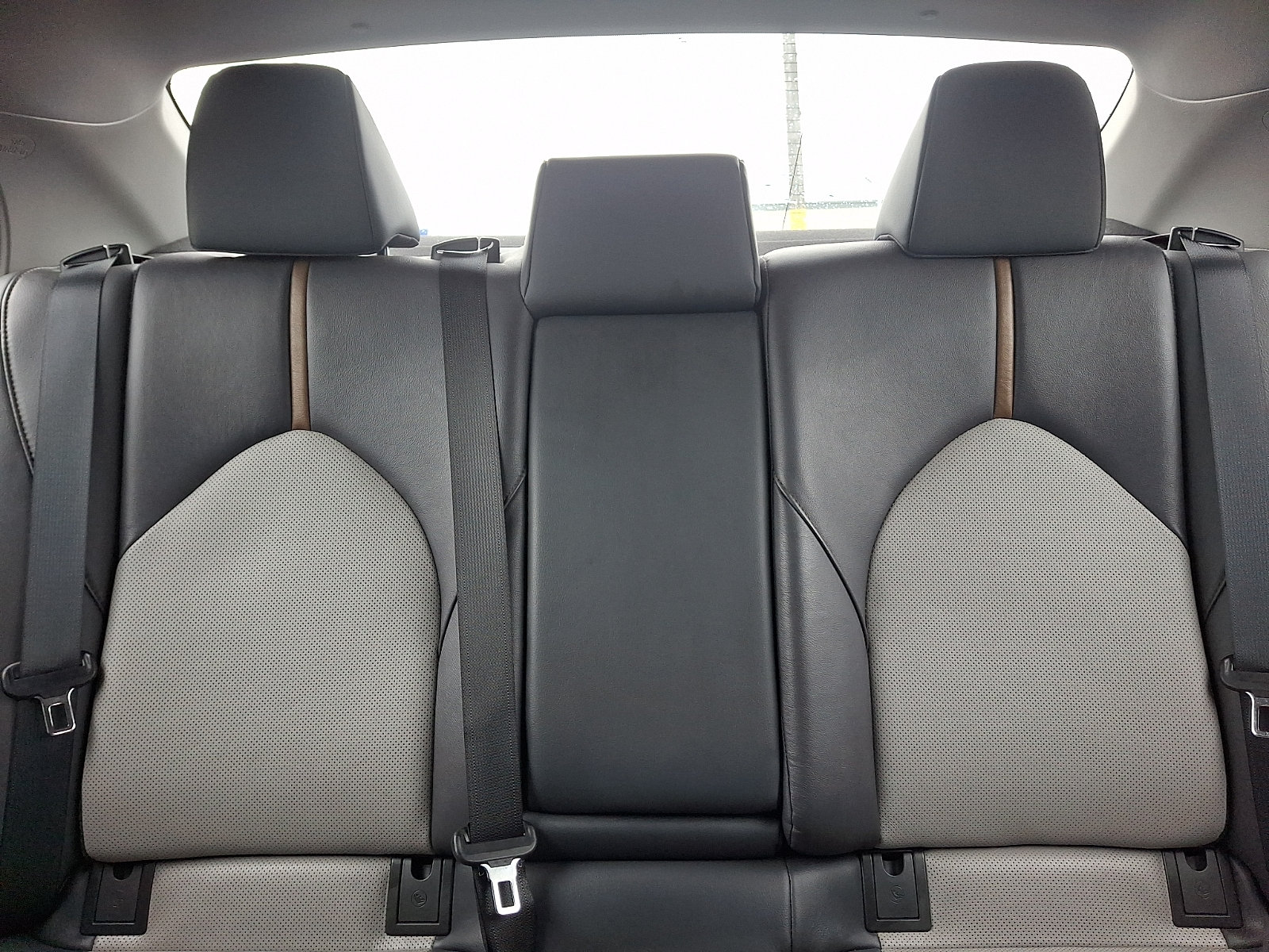 Used 2020 Toyota Camry XLE FWD image 15