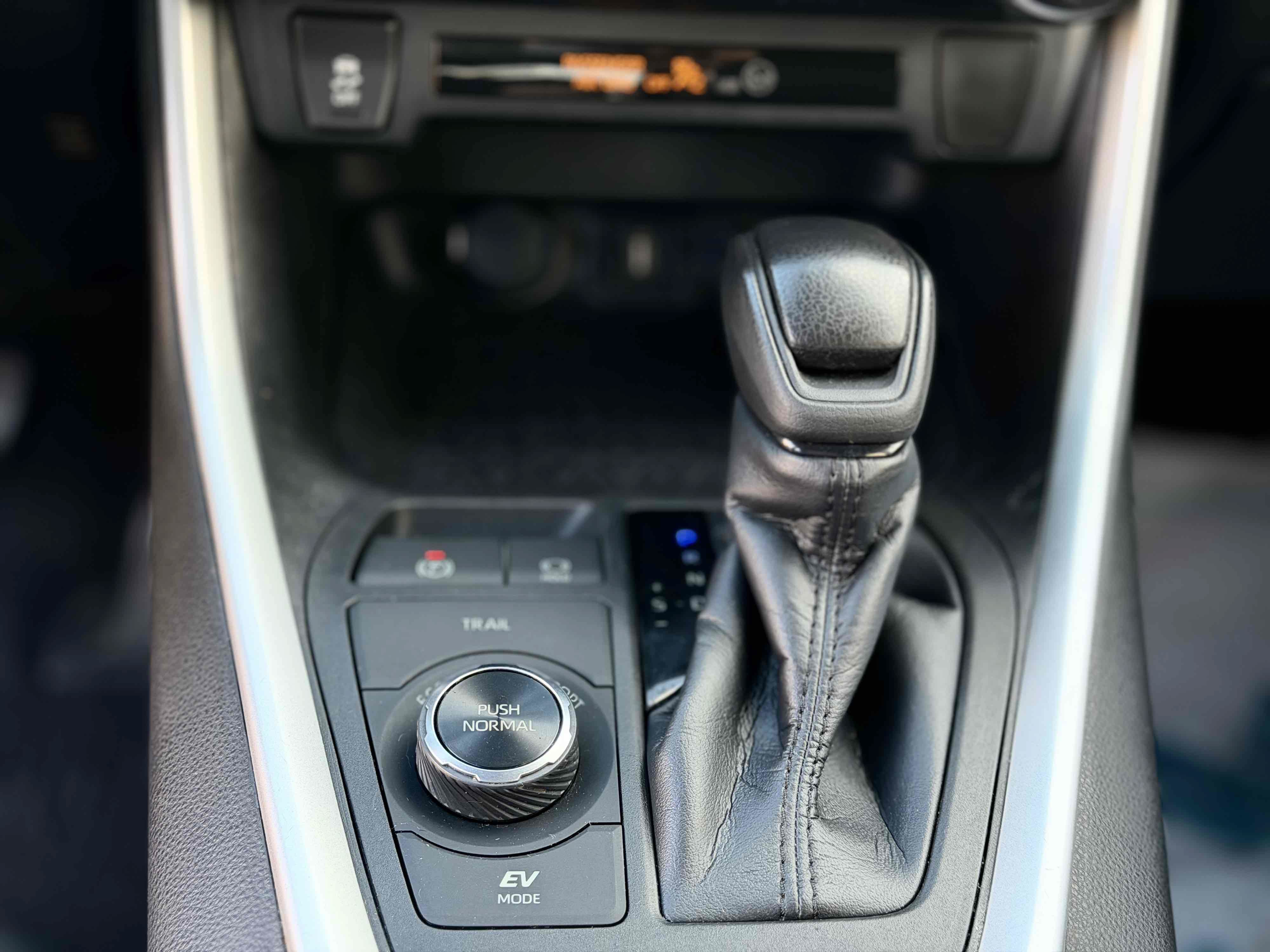 Used 2021 Toyota RAV4 LE AWD/4WD image 24