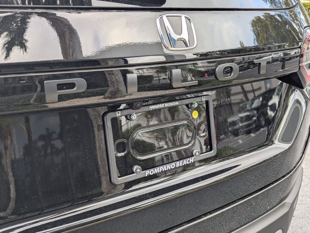 New 2025 Honda Pilot Black Edition image 8