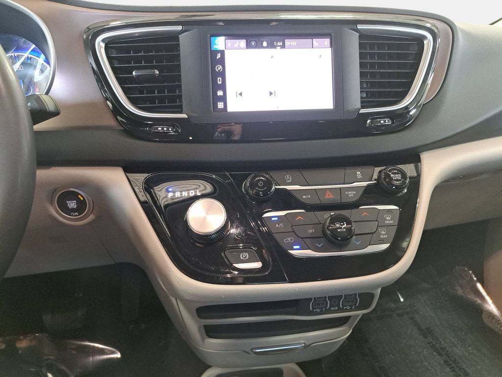 Used 2023 Chrysler Voyager LX FWD image 21