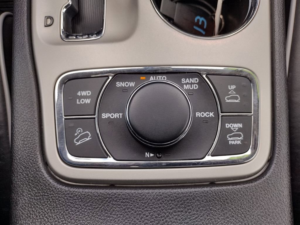 Used 2013 Jeep Grand Cherokee Overland w/ Advance Technology Group image 30