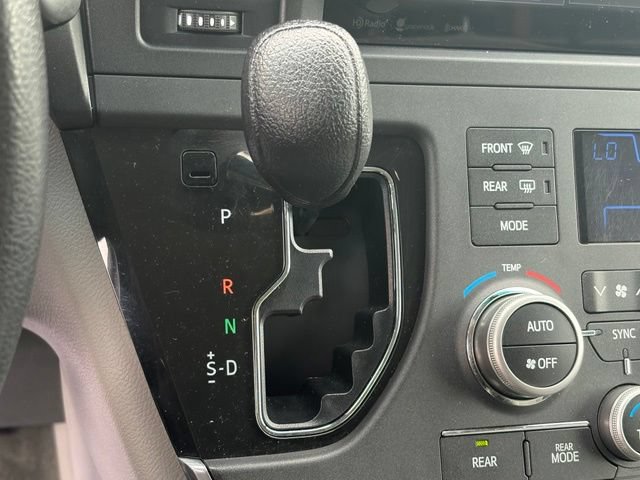 Used 2017 Toyota Sienna LE FWD image 23