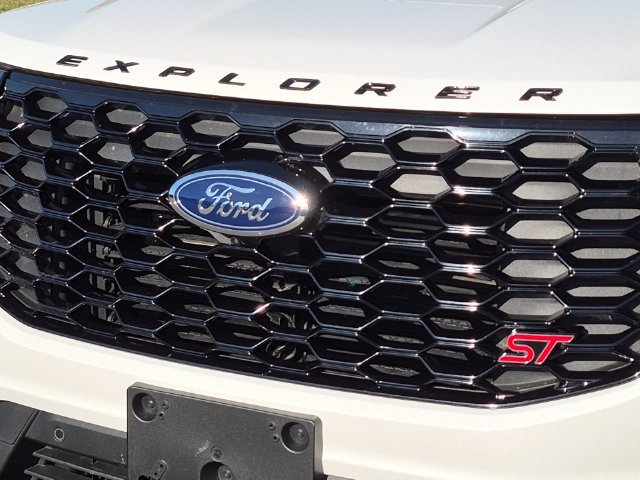 Used 2025 Ford Explorer ST AWD/4WD image 36