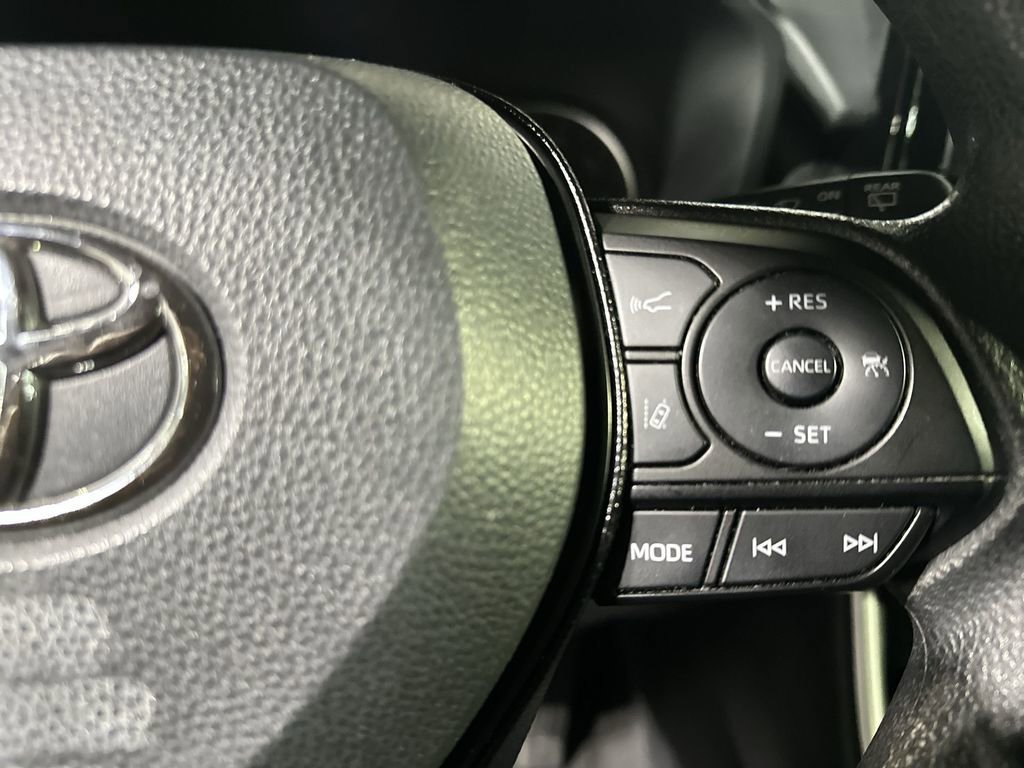 Used 2021 Toyota RAV4 LE image 11