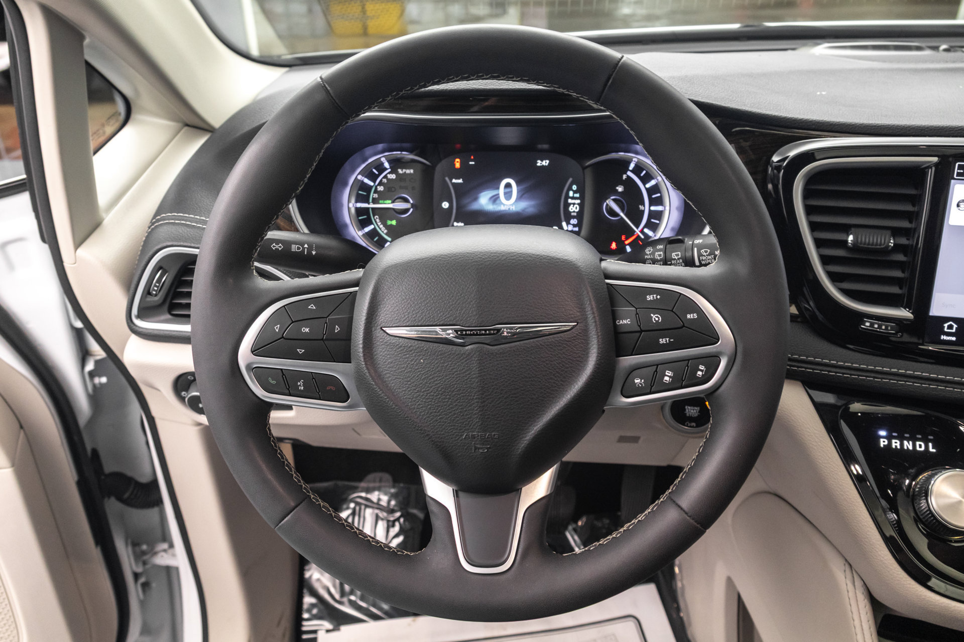 Used 2023 Chrysler Pacifica Limited FWD image 24