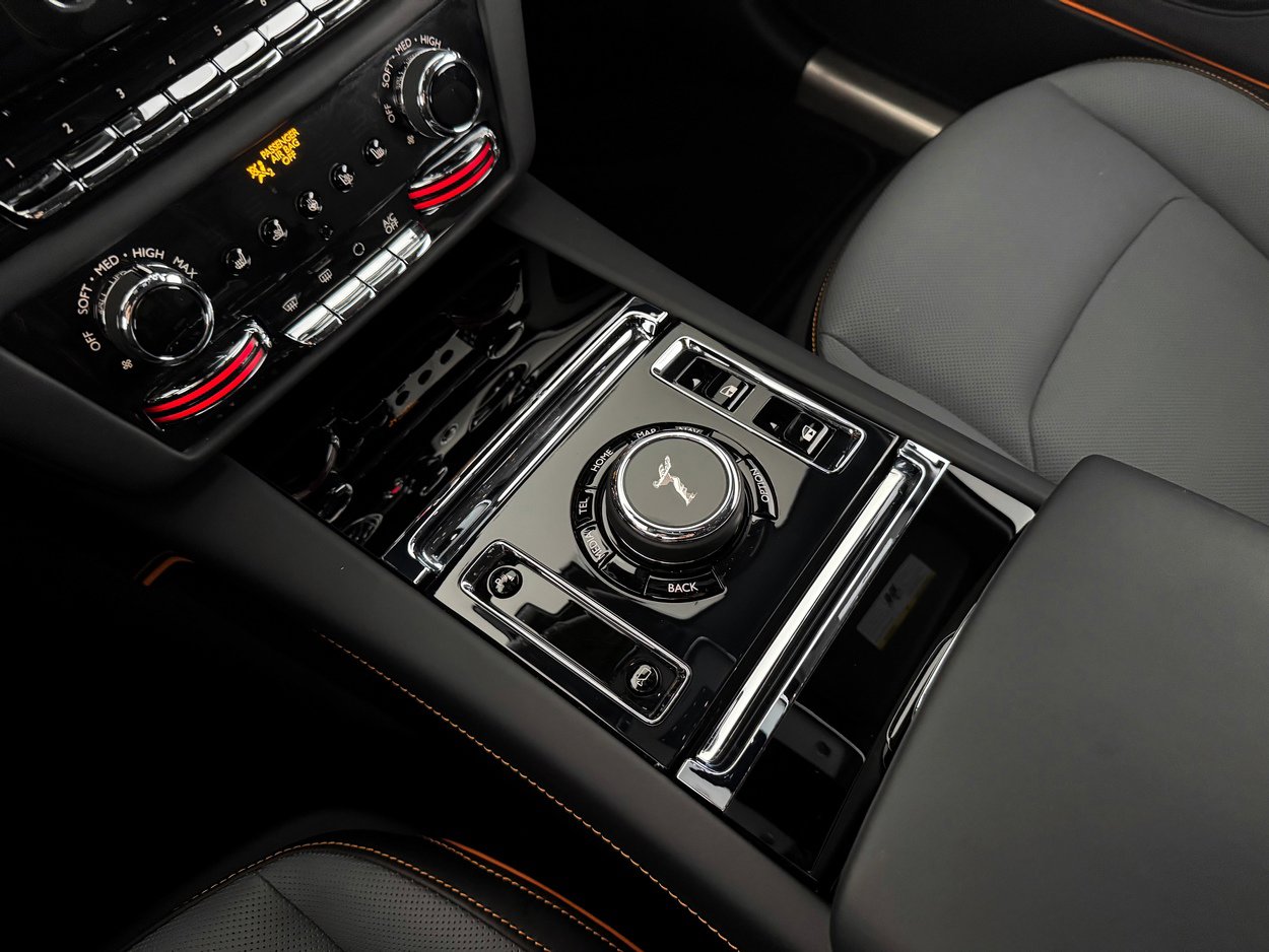 Used 2024 Rolls-Royce Spectre image 21