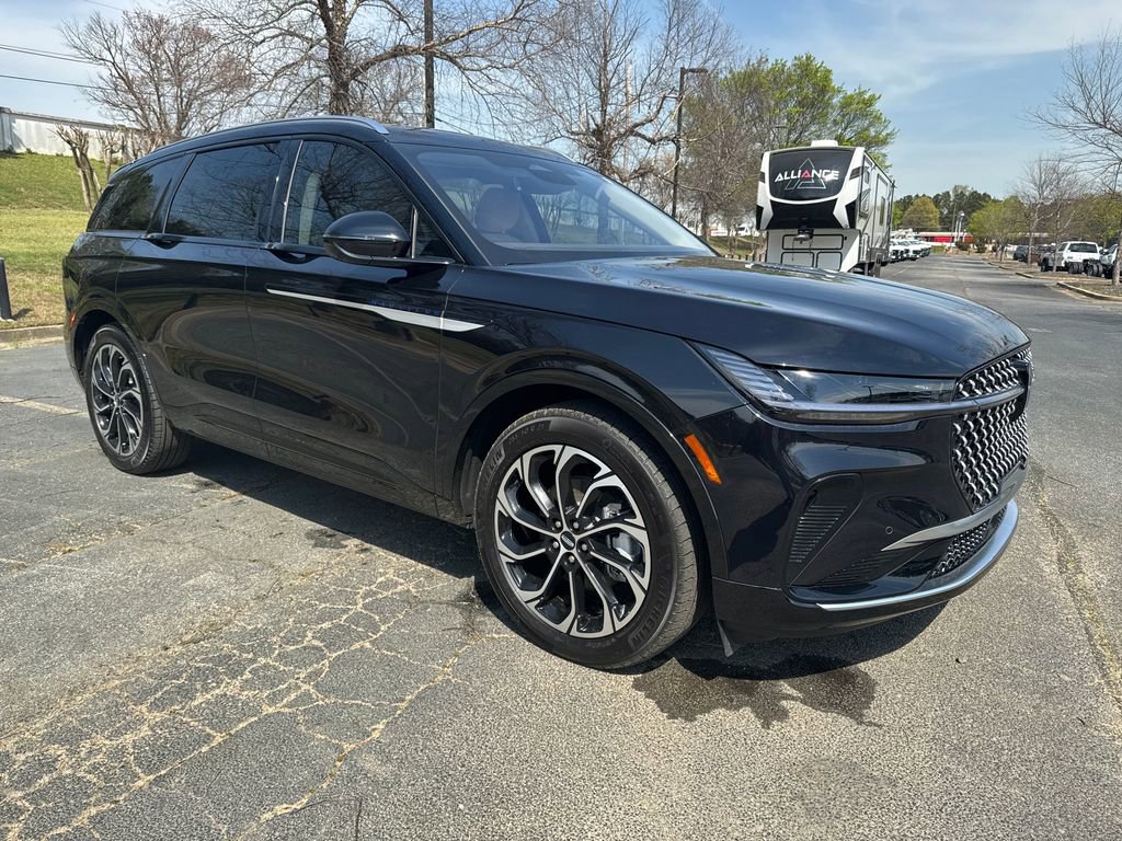 Used 2025 Lincoln Nautilus Reserve image 1