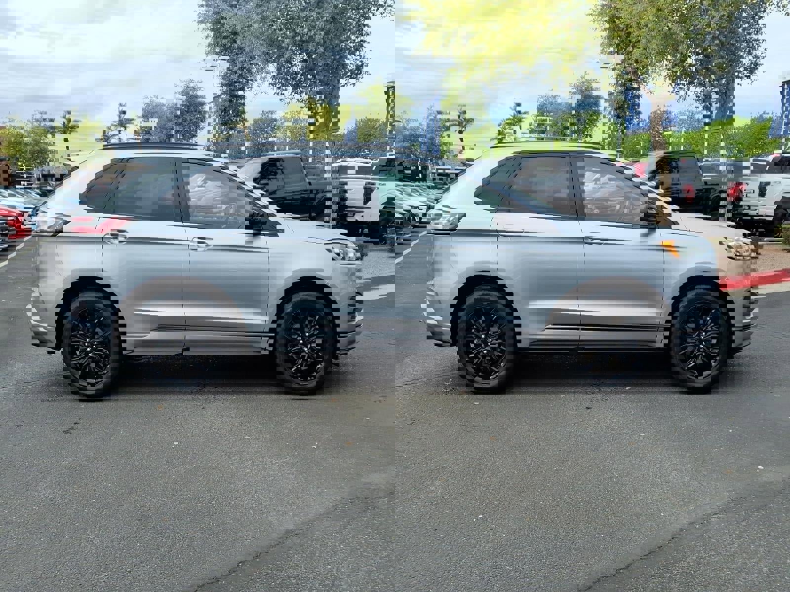 Certified 2022 Ford Edge SE w/ Black Appearance Package image 3