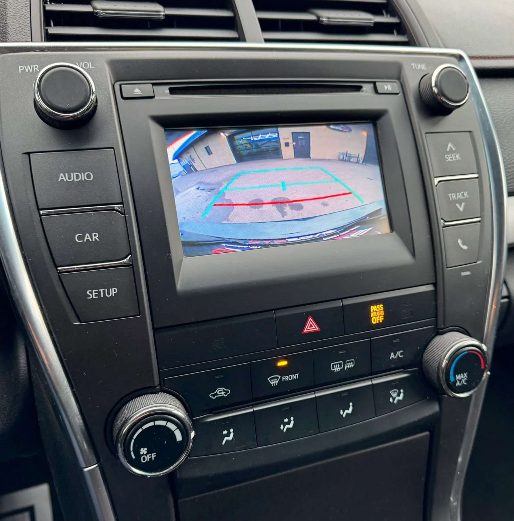 Used 2017 Toyota Camry SE FWD image 19