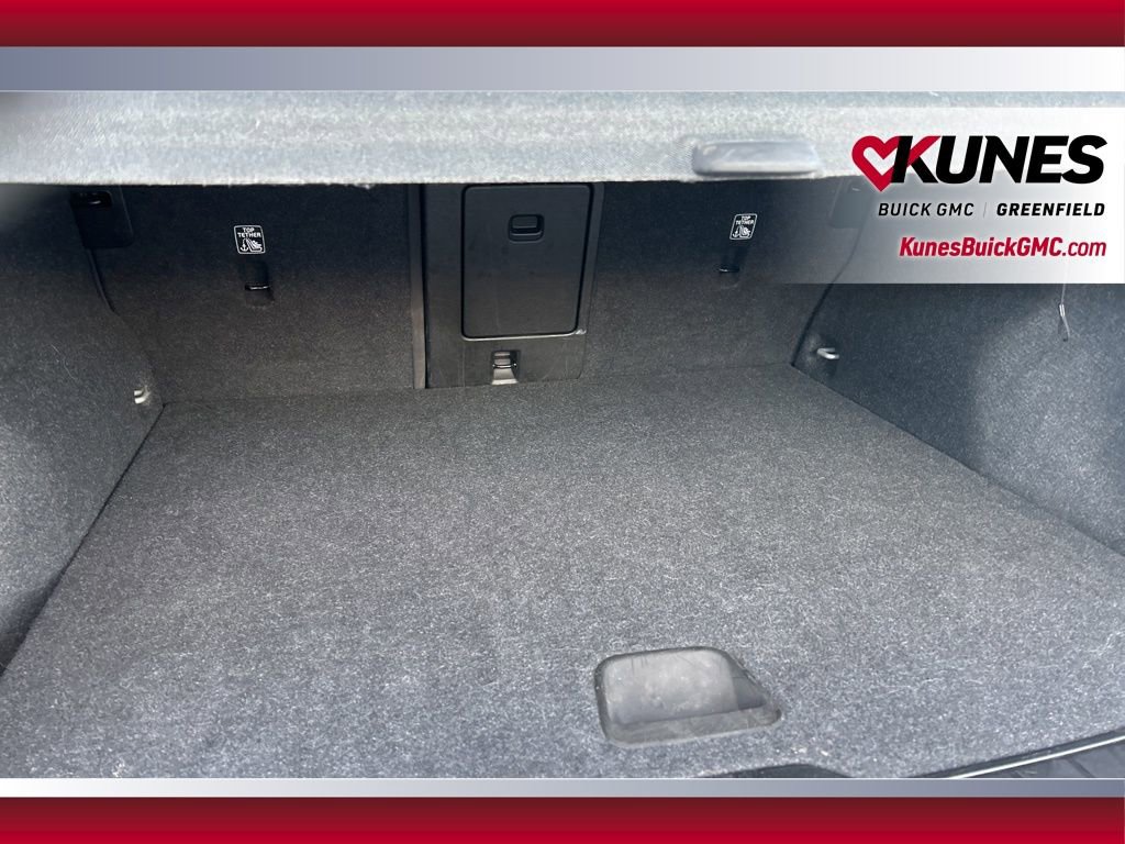 Used 2024 Volvo XC40 B5 Core image 38