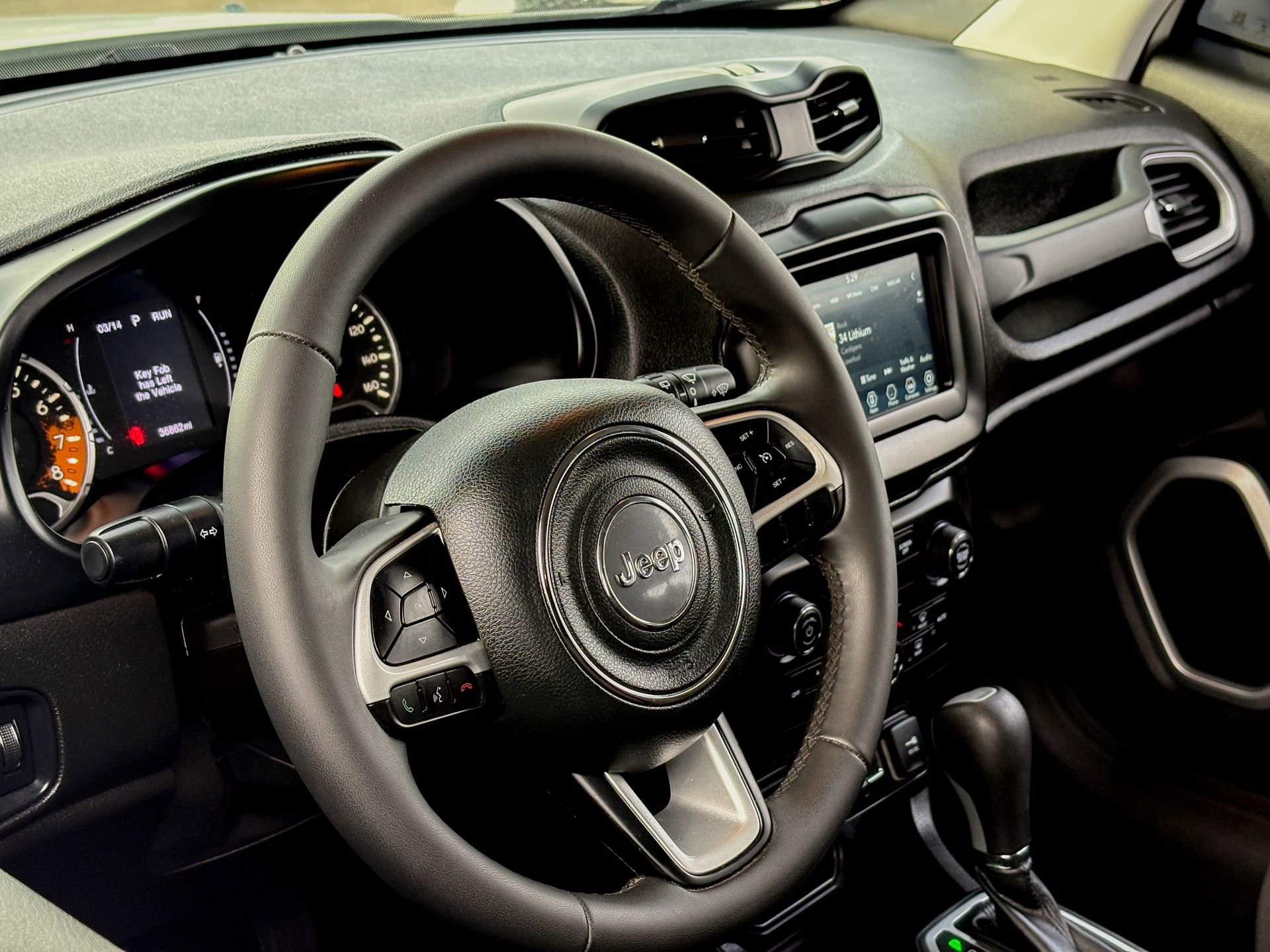 Used 2018 Jeep Renegade Latitude image 2