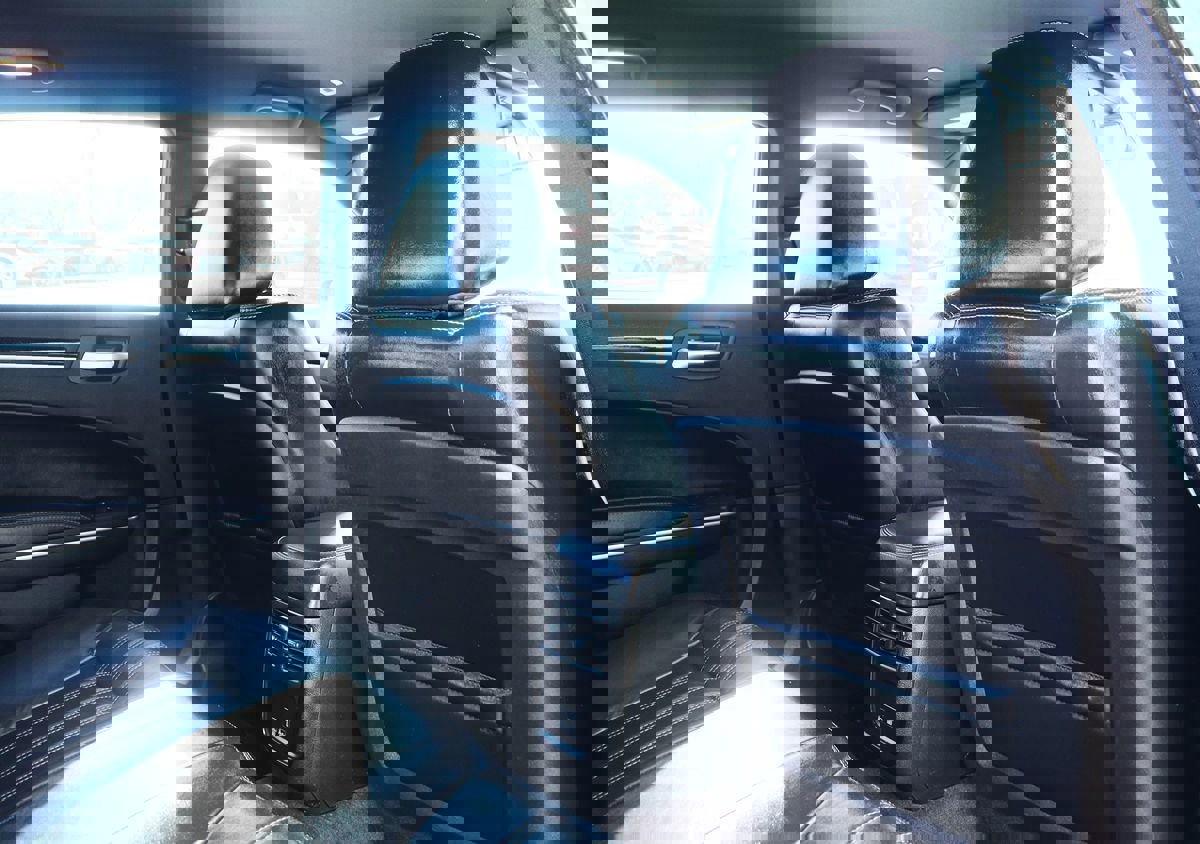 Used 2018 Chrysler 300 S image 28