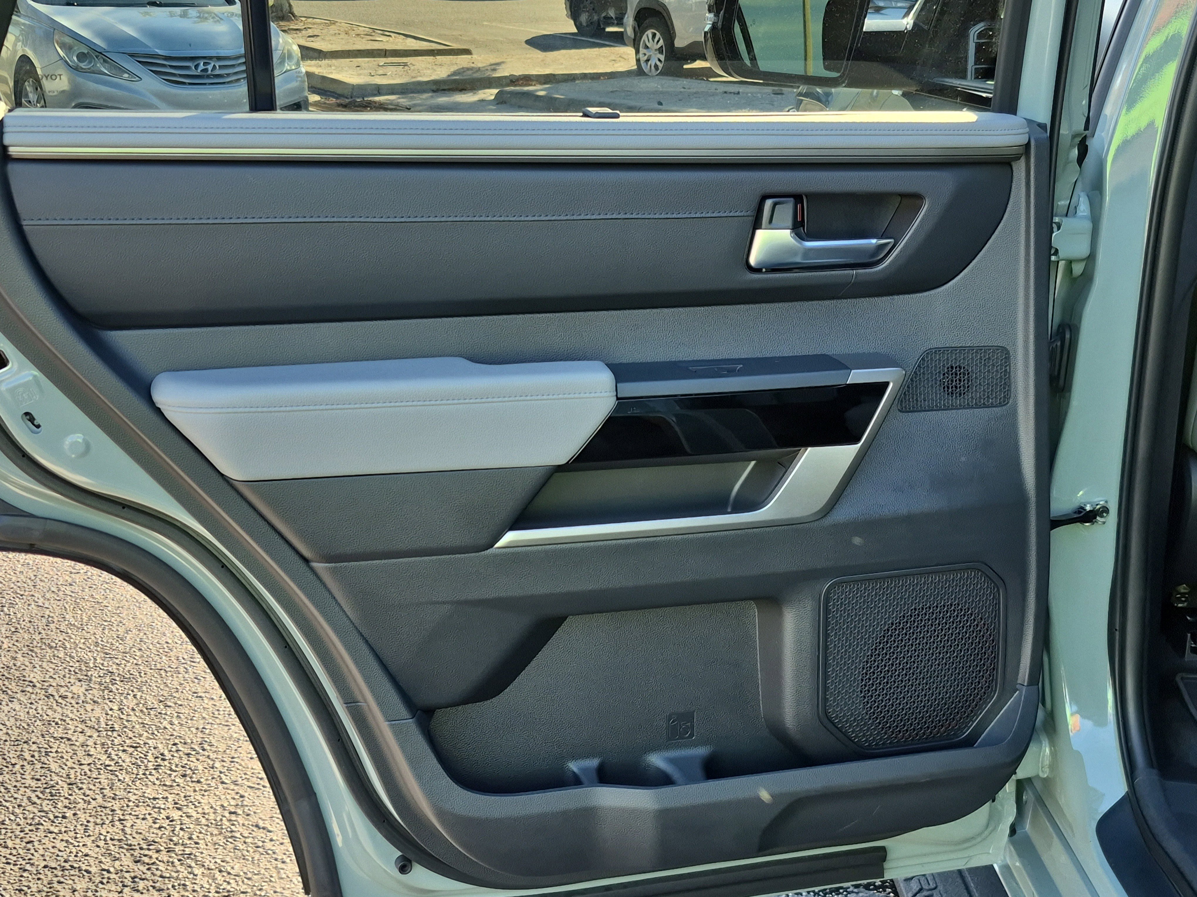 Used 2025 Toyota Sequoia Limited image 18