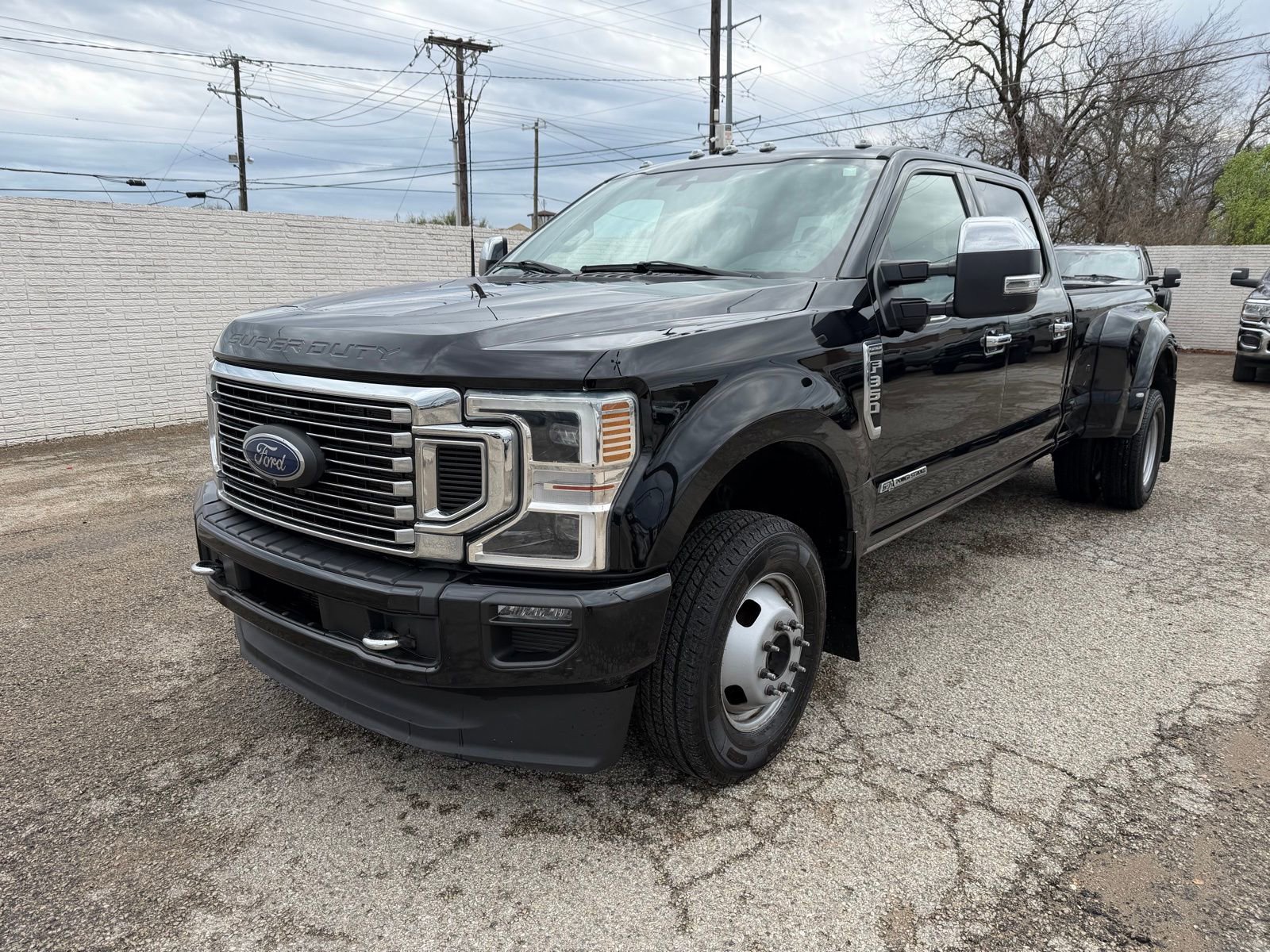 Used 2022 Ford F350 Platinum w/ FX4 Off-Road Package AWD/4WD image 1
