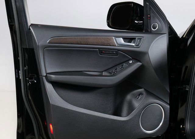 Used 2017 Audi Q5 2.0T Premium Plus w/ Technology Package image 27