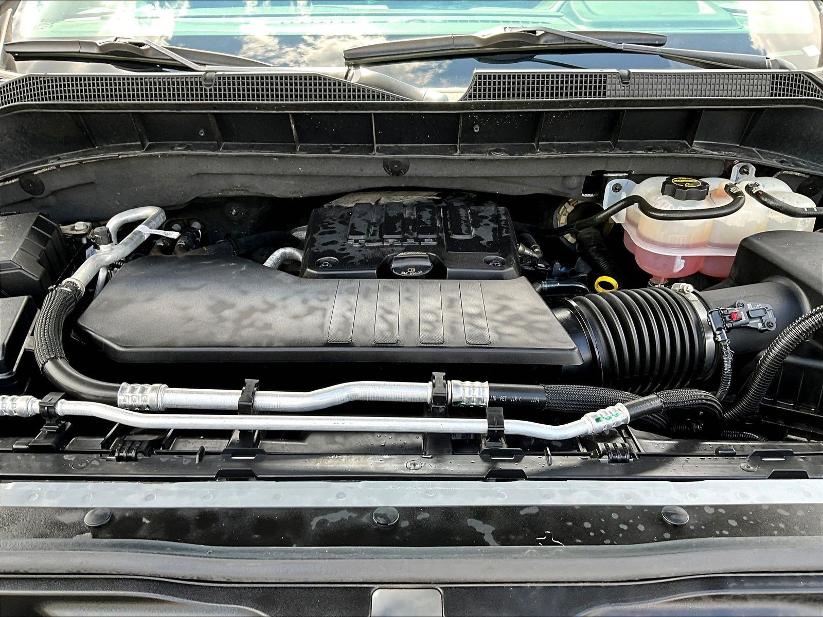 Used 2024 Chevrolet Silverado 1500 LT AWD/4WD image 30