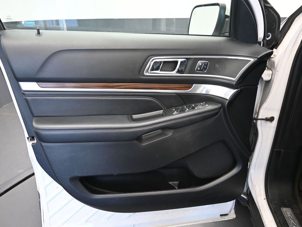 Used 2017 Ford Explorer Limited w/ Equipment Group 301A image 18