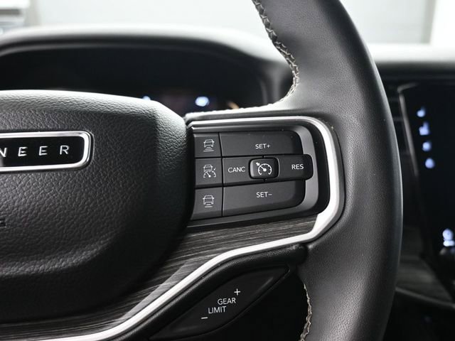 Used 2023 Jeep Wagoneer L Series II image 18