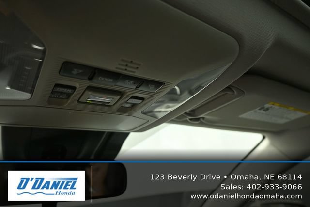 Used 2020 Toyota RAV4 XLE Premium AWD/4WD image 29