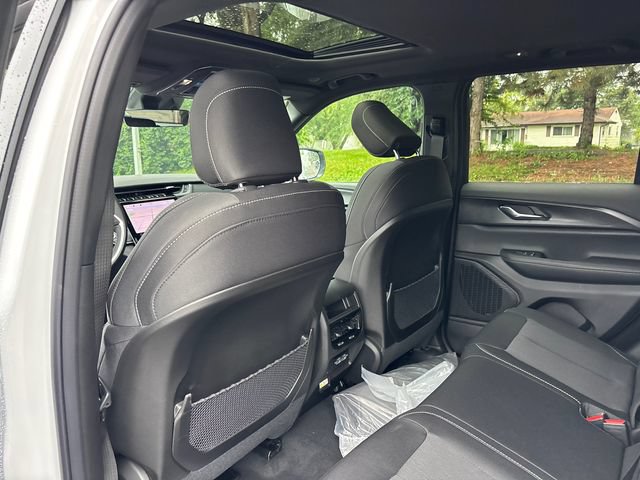 New 2027 Jeep Grand Cherokee Laredo X AWD/4WD image 10