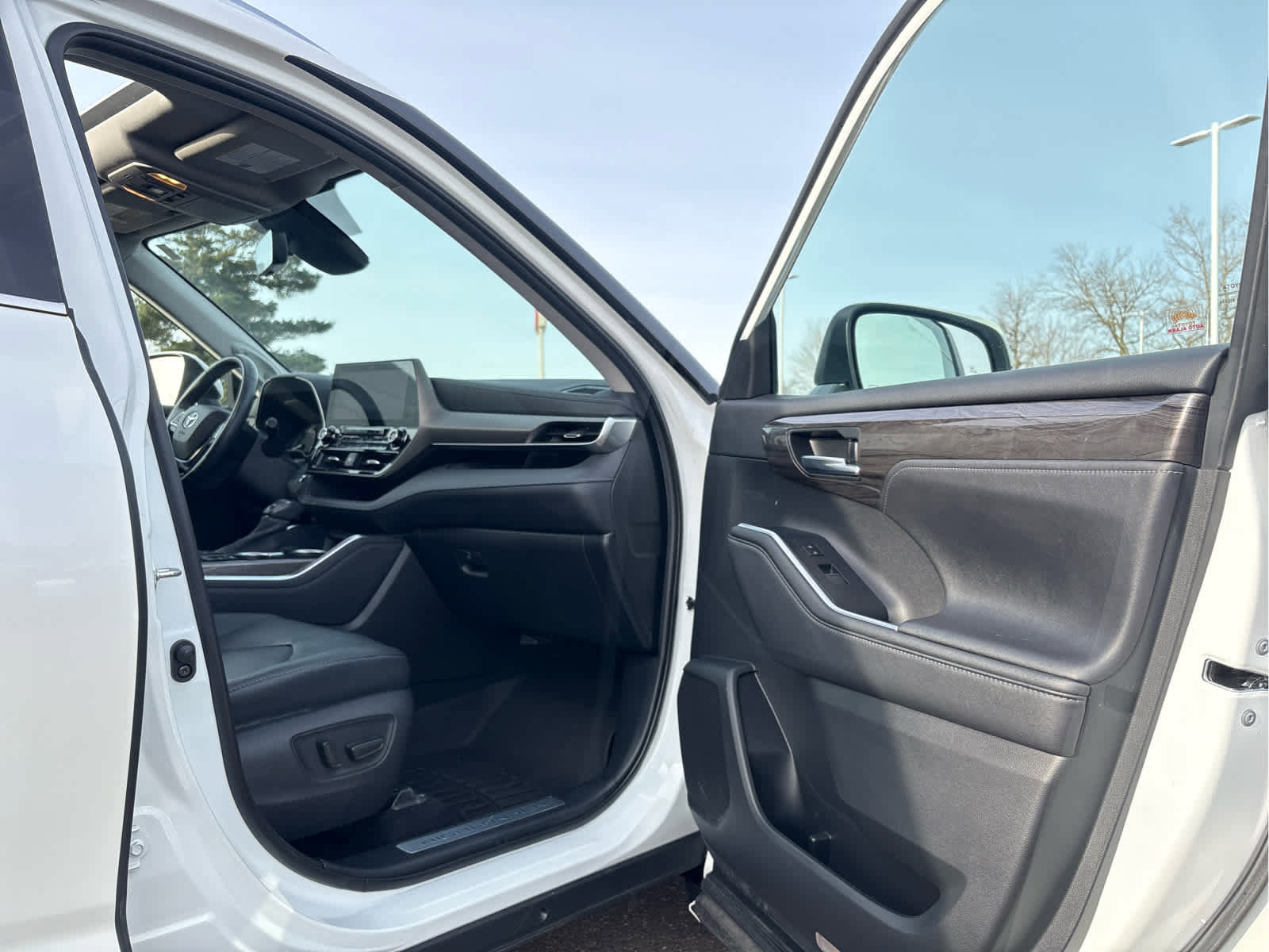 Used 2020 Toyota Highlander Limited image 43