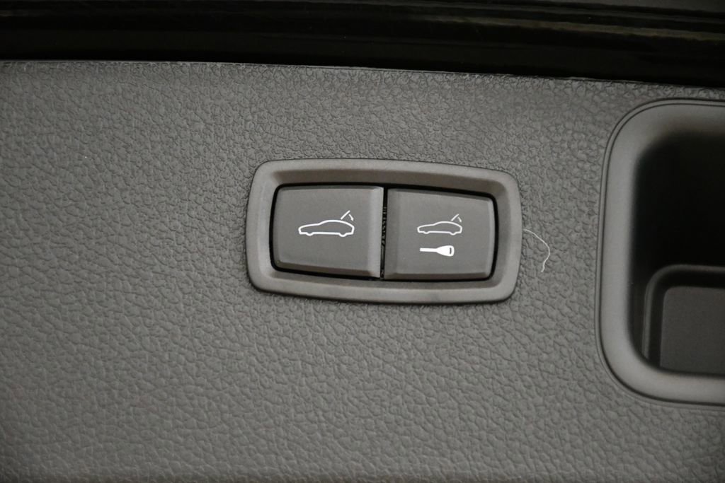 Certified 2025 Porsche Macan image 58