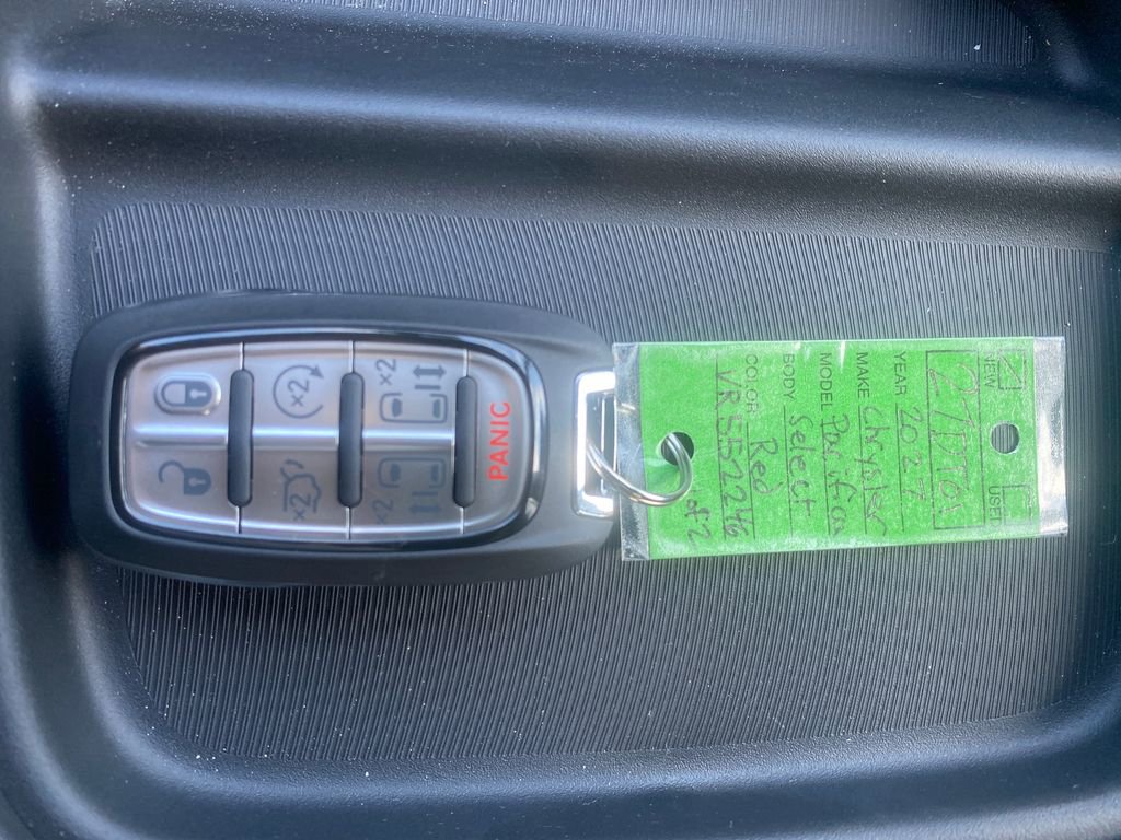 New 2027 Chrysler Pacifica Select AWD/4WD image 12