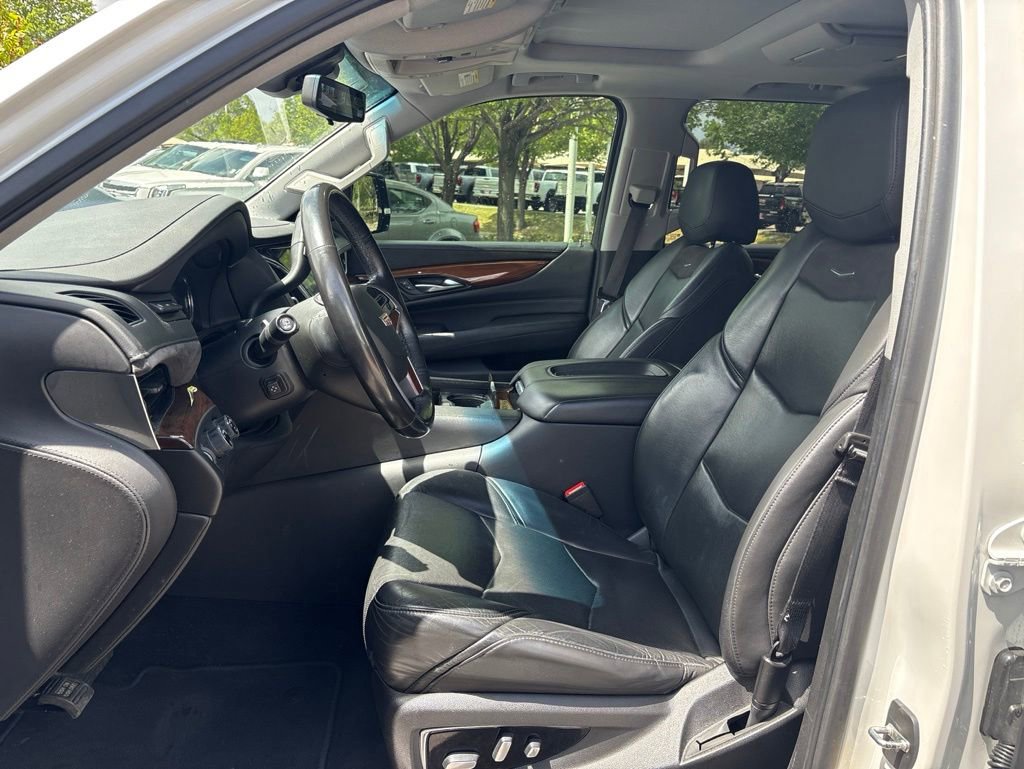 Used 2019 Cadillac Escalade Luxury AWD/4WD image 10