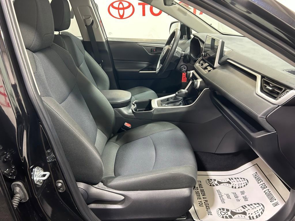 Used 2025 Toyota RAV4 LE image 12