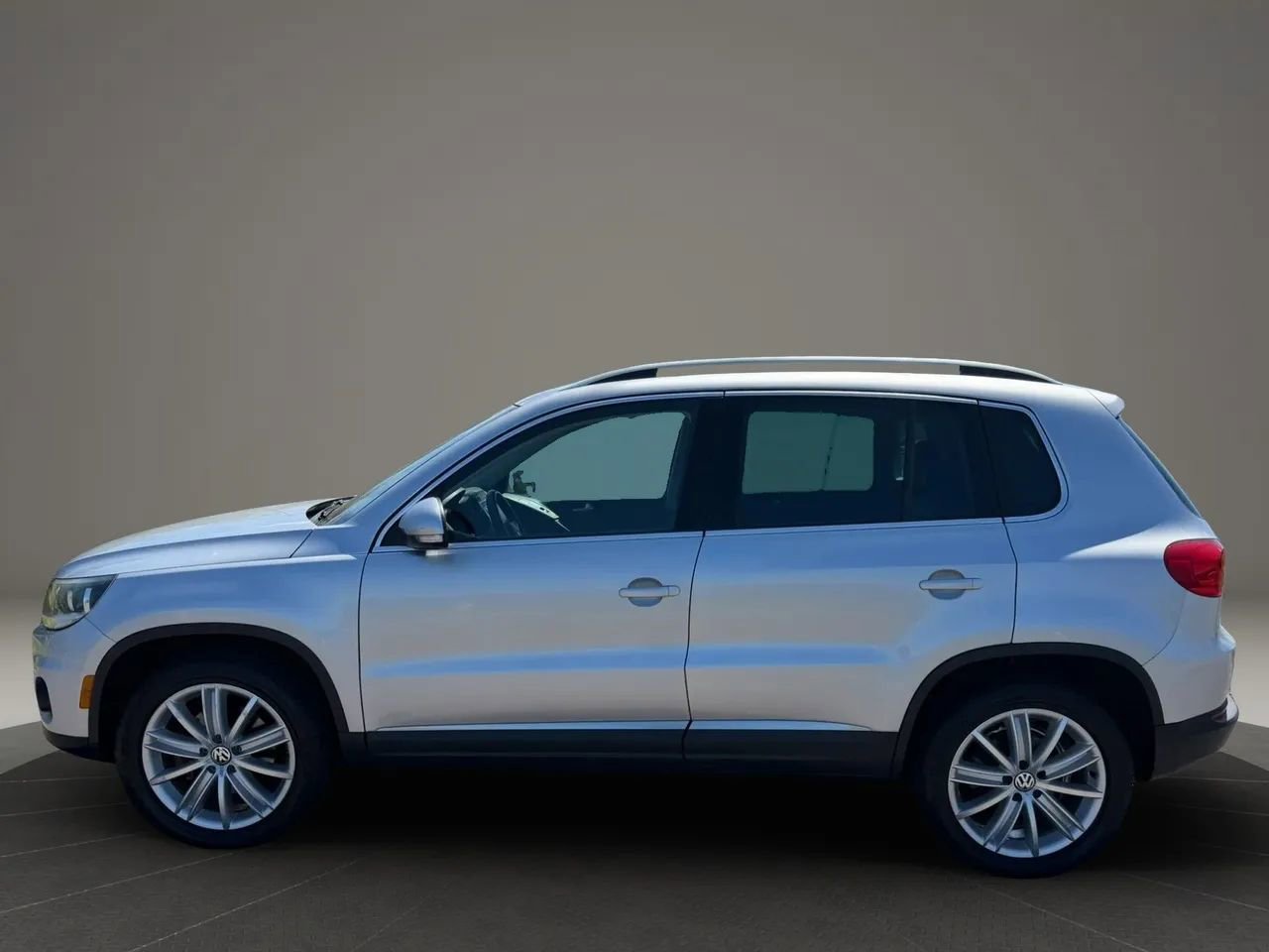 Used 2013 Volkswagen Tiguan SE FWD image 4
