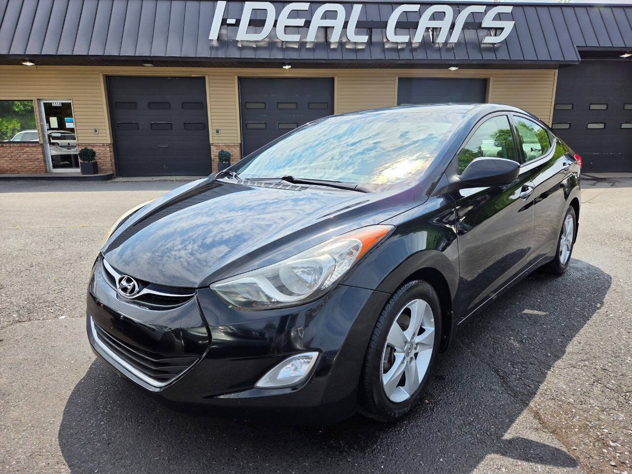Used 2013 Hyundai Elantra GLS w/ Preferred Pkg FWD image 1