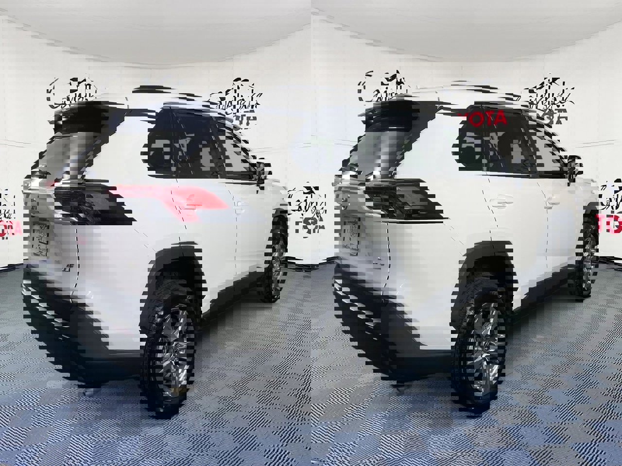 Used 2022 Toyota RAV4 XLE image 7