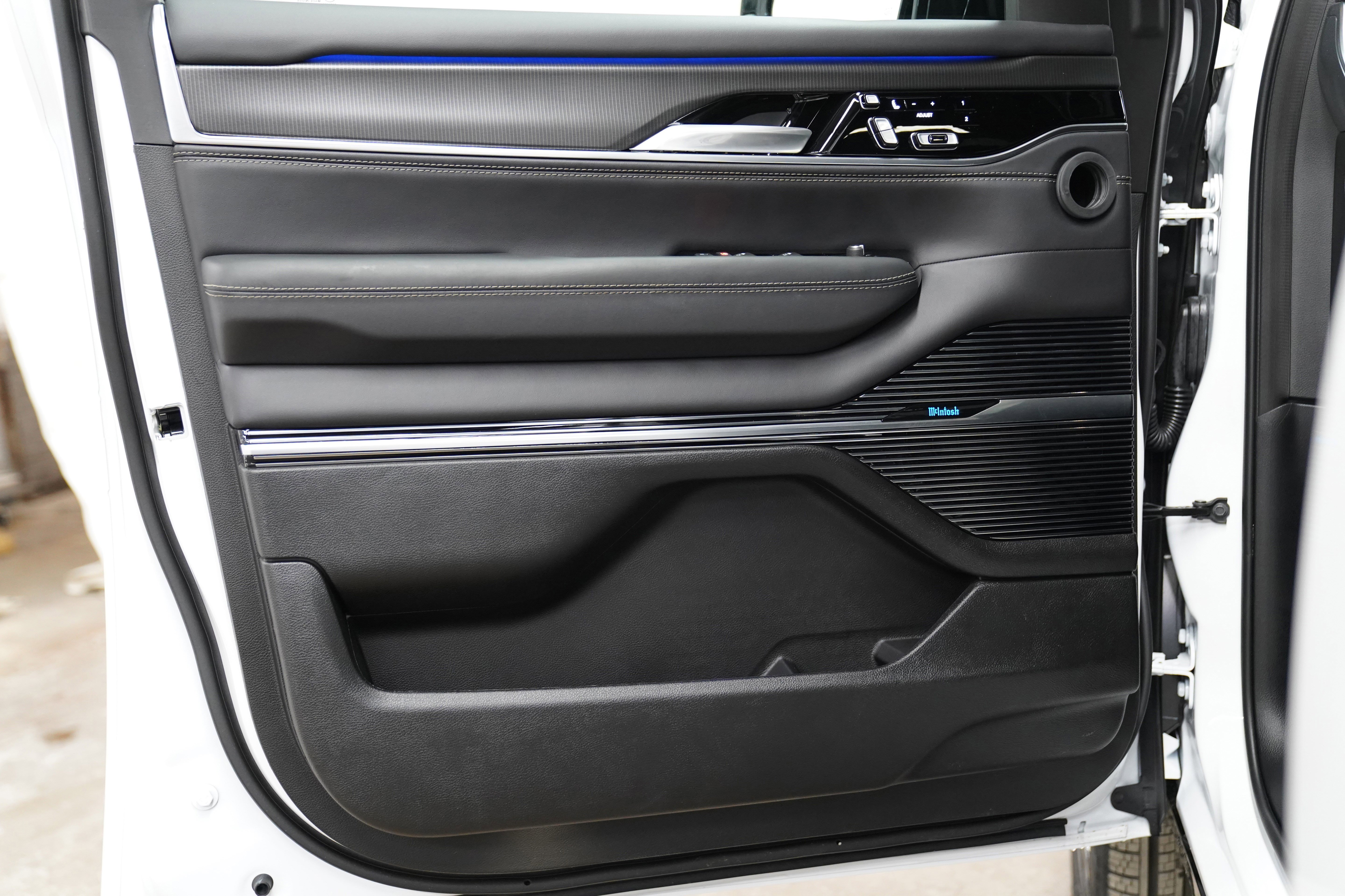 New 2026 Jeep Grand Wagoneer Summit image 19