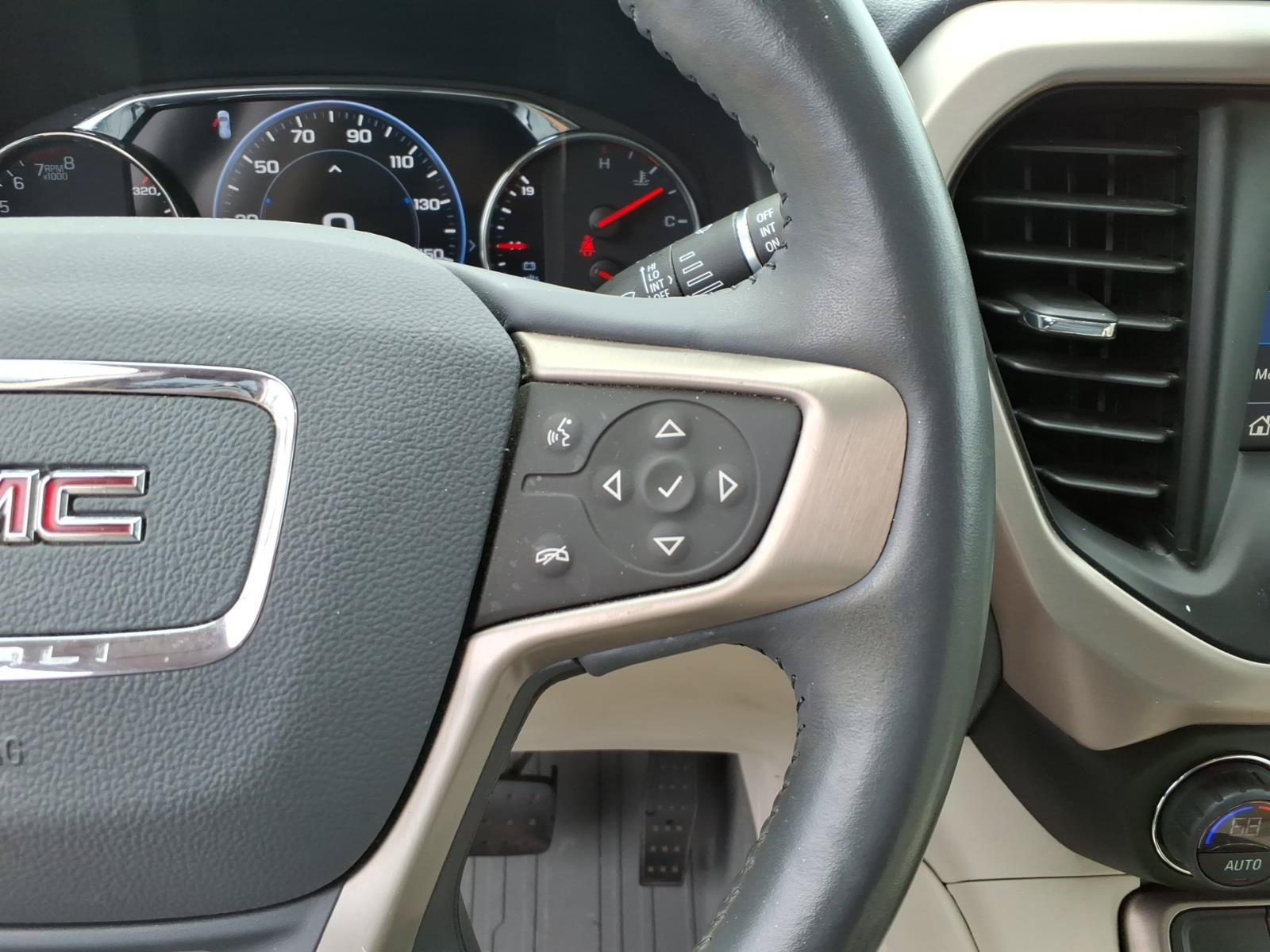 Used 2021 GMC Acadia Denali w/ Denali Technology Package FWD image 11