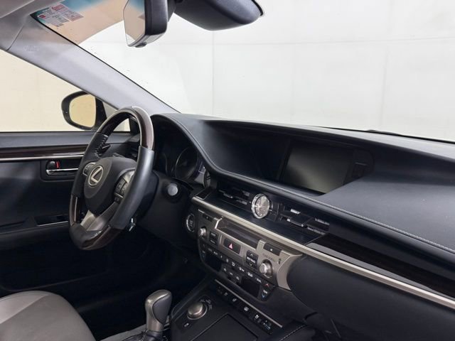 Used 2018 Lexus ES 350 350 w/ Luxury Package w/Wood Trim image 35