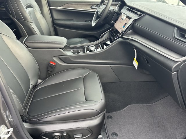 New 2026 Jeep Grand Cherokee Limited w/ Luxury Tech Group II RWD image 14